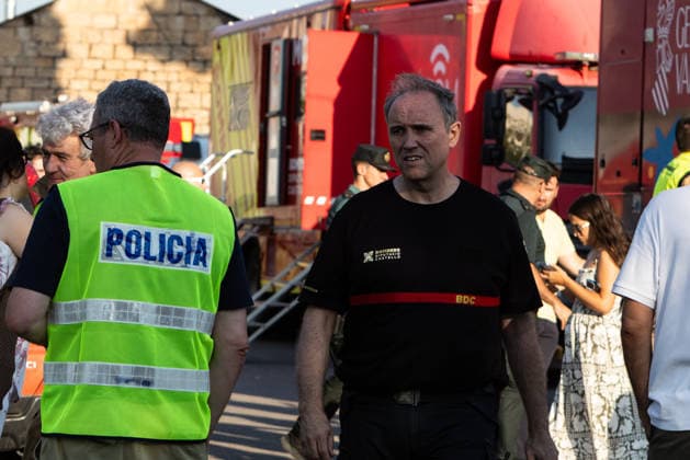 The Soneja Fire Forces the Evacuation of Azuébar, and the UME Joins the Firefighting Efforts Soneja Fire Command Post, July 5, 2026, in Soneja, Castellón, Valencian Community, Spain. The fire, which broke out this Sunday at noon in a forested area within the municipality of Soneja, Castellón, has forced the evacuation of the nearby town of Azuébar, whose residents are being evacuated to the Soneja Cultural Center. Units from the Third Military Emergency Intervention Battalion (UME) have left their base in Bétera, Valencia, to join the firefighting efforts. JULY 5, 2026 Soneja, Castellón de la Plana Soneja, Castellón de la Plana Spain  Copyright: xJavierxEscrichex 7647433