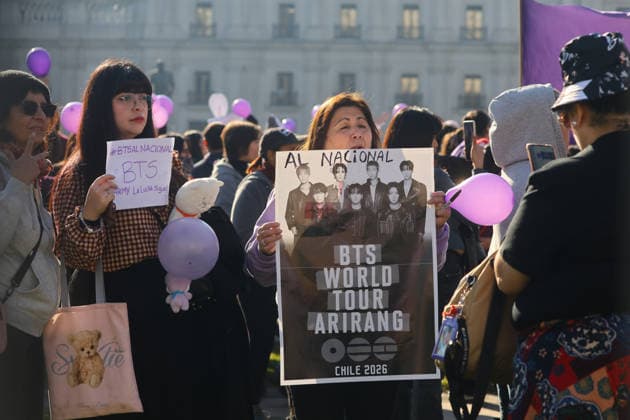 Santiago, July 5, 2026 Army BTS Chile holds a march over the possible cancellation of the concert at the National Stadium Jonnathan Oyarzun Aton Chile, Santiago, Chile Aton 1170184  Copyright: JONNATHANxOYARZUN ATONxCHILE