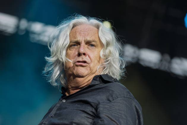 Marillion auf dem Kunst!Rasen Bonn Marillion-Leadsänger Steve HOGARTH beim Live-Auftritt der britischen Prog-Rock-Band vor rund 3.500 Zuschauern beim Open-Air-Konzert auf dem Kunst!Rasen Bonn-Gronau. Die Konzertreihe findet am Rande der Rheinaue am Bonner Rheinufer statt. Bonn Nordrhein-Westfalen Deutschland *** Marillion at the Kunst Rasen in Bonn: Marillion lead singer Steve HOGARTH during the British prog rock band’s live performance in front of an audience of about 3,500 at the open-air concert at the Kunst Rasen in Bonn-Gronau. The concert series takes place on the edge of the Rheinaue on the banks of the Rhine in Bonn, North Rhine-Westphalia, Germany. Copyright: xMarcxJohnx