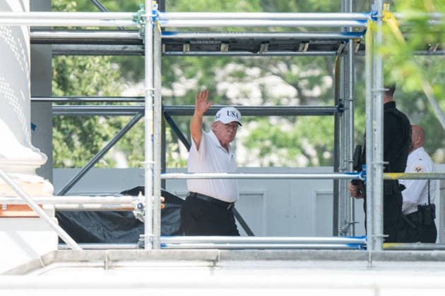 July 6, 2026 White House Pool United States President Donald J Trump waves as he returns to the White House in Washington, DC, USA, on Sunday, July 5, 2026. Credit: Aaron Schwartz Pool via CNP Washington District of Columbia United States  Copyright: xPool ABACAx