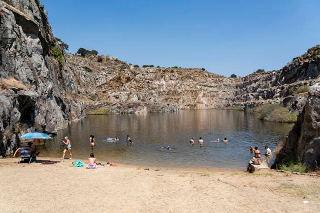 Swimming Pools and Natural Pools in Cáceres: La Cantera Picnic Areas, July 5, 2026, in Alcántara, Cáceres, Extremadura, Spain. The State Meteorological Agency (AEMET) forecasts that this Monday will be the peak of the heat wave affecting Spain, with maximum temperatures that could reach 42 degrees in the river valleys. JULY 5, 2026, Alcántara, Cáceres, Extremadura; Alcántara, Cáceres, Extremadura, Spain  Copyright: xCarlosxCriadox 7647678