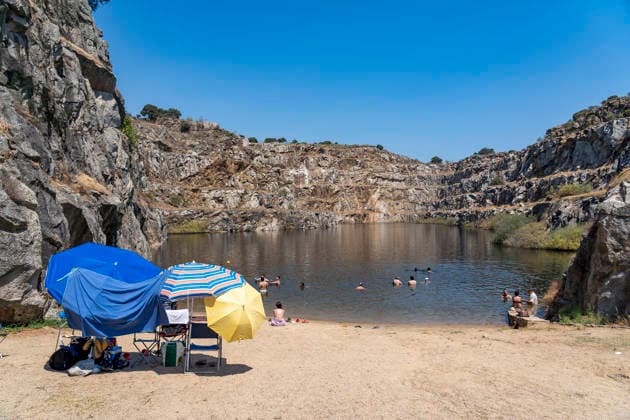 Swimming Pools and Natural Pools in Cáceres: La Cantera Picnic Areas, July 5, 2026, in Alcántara, Cáceres, Extremadura, Spain. The State Meteorological Agency (AEMET) forecasts that this Monday will be the peak of the heat wave affecting Spain, with maximum temperatures that could reach 42 degrees in the river valleys. JULY 5, 2026, Alcántara, Cáceres, Extremadura; Alcántara, Cáceres, Extremadura, Spain  Copyright: xCarlosxCriadox 7647679