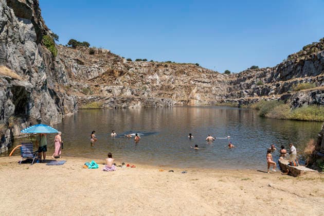 Swimming Pools and Natural Pools in Cáceres: La Cantera Picnic Areas, July 5, 2026, in Alcántara, Cáceres, Extremadura, Spain. The State Meteorological Agency (AEMET) forecasts that this Monday will be the peak of the heat wave affecting Spain, with maximum temperatures that could reach 42 degrees in the river valleys. JULY 5, 2026, Alcántara, Cáceres, Extremadura; Alcántara, Cáceres, Extremadura, Spain  Copyright: xCarlosxCriadox 7647681
