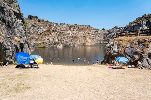 Swimming Pools and Natural Pools in Cáceres: La Cantera Picnic Areas, July 5, 2026, in Alcántara, Cáceres, Extremadura, Spain. The State Meteorological Agency (AEMET) forecasts that this Monday will be the peak of the heat wave affecting Spain, with maximum temperatures that could reach 42 degrees in the river valleys. JULY 5, 2026, Alcántara, Cáceres, Extremadura; Alcántara, Cáceres, Extremadura, Spain  Copyright: xCarlosxCriadox 7647682
