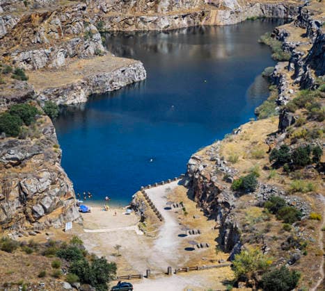 Swimming Pools and Natural Pools in Cáceres: La Cantera Picnic Areas, July 5, 2026, in Alcántara, Cáceres, Extremadura, Spain. The State Meteorological Agency (AEMET) forecasts that this Monday will be the peak of the heat wave affecting Spain, with maximum temperatures that could reach 42 degrees in the river valleys. JULY 5, 2026, Alcántara, Cáceres, Extremadura; Alcántara, Cáceres, Extremadura, Spain  Copyright: xCarlosxCriadox 7647688