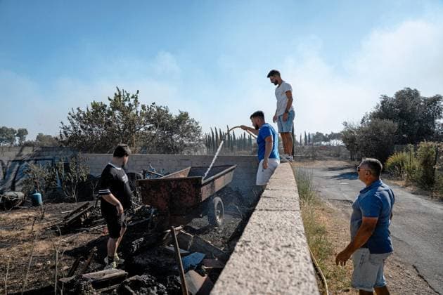 Fire in the Gard PHOTOPQR LE MIDI LIBRE TOM SERRANO MONTPELLIER 07 05 2026 PHOTOS TOM SERRANO FIRE IN THE TOWNS OF BEZOUCE, CABRIERES, AND LEDENON, GARD 30 DEPARTMENT DU GARD FIREFIGHTERS FIRE FLAMES FLAME FIRE DEPARTMENT FIREFIGHTER EMERGENCY RESPONSE A truck caught fire on the A9 highway near Rochefort-du-Gard, resulting in a fierce blaze. It was shortly before 3 p.m. on Saturday, July 4, when a heavy goods vehicle burst into flames between the Remoulins and Roquemaure interchanges, heading toward Lyon on the A9. Gard firefighters reported that they had been responding to the fire since 3:15 p.m. MONTPELLIER, HÉRAULT, France  Copyright: xPHOTOPQR LExMIDIxLIBRE MAXPPPxTOMxSERRANOx 20260705MDL3574 20260705MDL3585