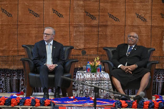 ANTHONY ALBANESE PACIFIC ISLANDS VISIT, Australia™s Prime Minister Anthony Albanese and Fiji™s Prime Minister Sitiveni Rabuka at a welcome ceremony in Suva, Fiji, Monday, July 6, 2026. The Prime Minister is in Fiji s capital Suva, where he s set to sign a major new treaty, before making a brief stop off in Solomon Islands on Tuesday. ( NO ARCHIVING SUVA FIJI  Copyright: xMICKxTSIKASx 20260706142076622690