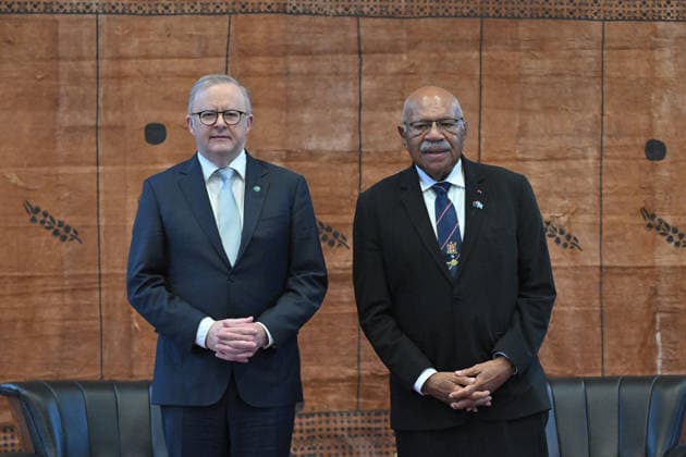 ANTHONY ALBANESE PACIFIC ISLANDS VISIT, Australia™s Prime Minister Anthony Albanese and Fiji™s Prime Minister Sitiveni Rabuka at a welcome ceremony in Suva, Fiji, Monday, July 6, 2026. The Prime Minister is in Fiji s capital Suva, where he s set to sign a major new treaty, before making a brief stop off in Solomon Islands on Tuesday. ( NO ARCHIVING SUVA FIJI  Copyright: xMICKxTSIKASx 20260706174704776475