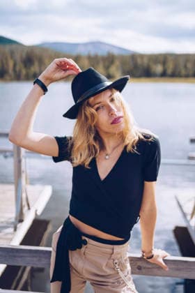 Sweden, Lapland, portrait of fashionable blond woman wearing black hat standing on jetty model released, Symbolfoto, RSGF00037