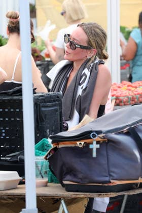 Celebrities enjoy a bright, warm day shopping at the Farmers Market Featuring: Hilary Duff Where: Studio City, California, United States When: 05 Jul 2026 Credit: H2Y INSTARimages EDITORIAL USE ONLY. NOT FOR USE BY NEWSPAPERS BASED IN THE UK. Copyright: xx instar55830631