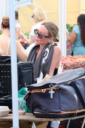 Celebrities enjoy a bright, warm day shopping at the Farmers Market Featuring: Hilary Duff Where: Studio City, California, United States When: 05 Jul 2026 Credit: H2Y INSTARimages EDITORIAL USE ONLY. NOT FOR USE BY NEWSPAPERS BASED IN THE UK. Copyright: xx instar55830632
