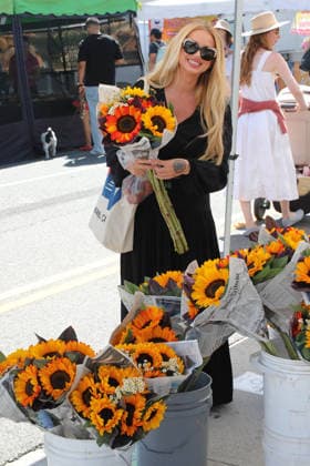Celebrities enjoy a bright, warm day shopping at the Farmers Market Featuring: Katarina Van Derham Where: Studio City, California, United States When: 05 Jul 2026 Credit: H2Y INSTARimages EDITORIAL USE ONLY. NOT FOR USE BY NEWSPAPERS BASED IN THE UK. Copyright: xx instar55830637