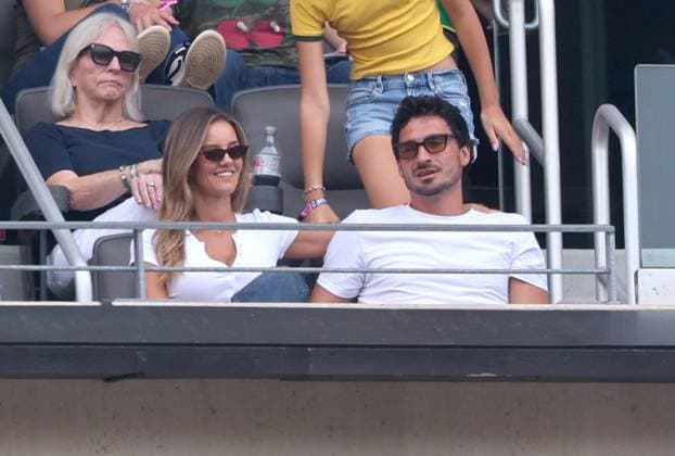 2026 World Cup - Sophia Bush And Ashlyn Harris Mats Hummels with gilfriend German model and influencer Nicola Cavanis attend the match Brazil vs Norway FIFA World Cup 2026 at the New York New Jersey Stadium, NJ on July 5, 2026. Photo by Charles Guerin ABACAPRESS.COM East Rutherford NJ United States  Copyright: xGuerinxCharles ABACAx