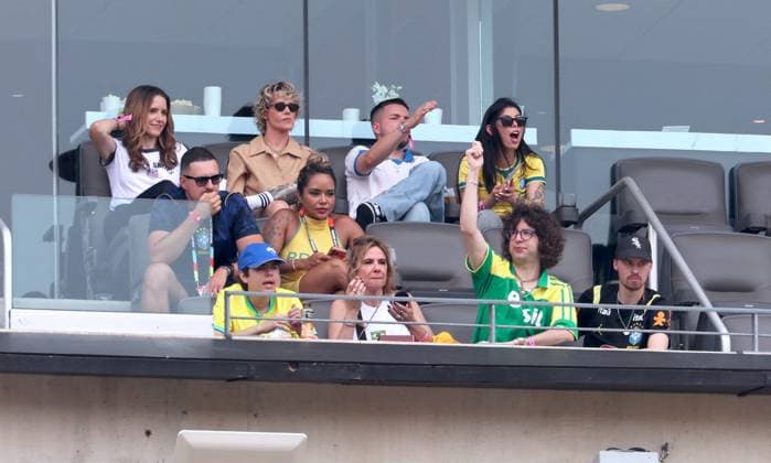 2026 World Cup - Sophia Bush And Ashlyn Harris Sophia Bush with girlfriend Ashlyn Harris and Mick Jagger s ex wife Luciana Gimenez with her son Lucas Jagger attend the match Brazil vs Norway FIFA World Cup 2026 at the New York New Jersey Stadium, NJ on July 5, 2026. Photo by Charles Guerin ABACAPRESS.COM East Rutherford NJ United States  Copyright: xGuerinxCharles ABACAx