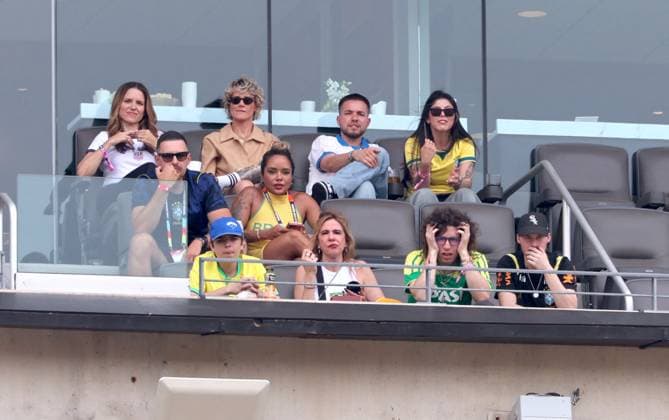 2026 World Cup - Sophia Bush And Ashlyn Harris Sophia Bush with girlfriend Ashlyn Harris and Mick Jagger s ex wife Luciana Gimenez with her son Lucas Jagger attend the match Brazil vs Norway FIFA World Cup 2026 at the New York New Jersey Stadium, NJ on July 5, 2026. Photo by Charles Guerin ABACAPRESS.COM East Rutherford NJ United States  Copyright: xGuerinxCharles ABACAx