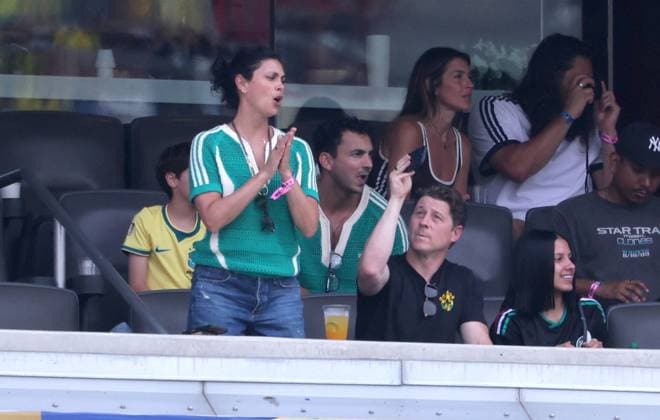 2026 World Cup - Ben McKenzie And Morena Baccarin Ben McKenzie with wife Morena Baccarin attend the match Brazil vs Norway FIFA World Cup 2026 at the New York New Jersey Stadium, NJ on July 5, 2026. Photo by Charles Guerin ABACAPRESS.COM East Rutherford NJ United States  Copyright: xGuerinxCharles ABACAx