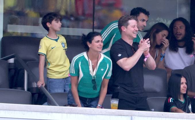 2026 World Cup - Ben McKenzie And Morena Baccarin Ben McKenzie with wife Morena Baccarin attend the match Brazil vs Norway FIFA World Cup 2026 at the New York New Jersey Stadium, NJ on July 5, 2026. Photo by Charles Guerin ABACAPRESS.COM East Rutherford NJ United States  Copyright: xGuerinxCharles ABACAx