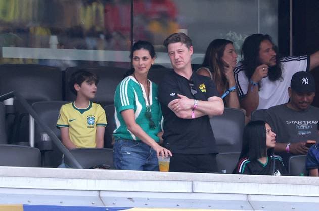 2026 World Cup - Ben McKenzie And Morena Baccarin Ben McKenzie with wife Morena Baccarin attend the match Brazil vs Norway FIFA World Cup 2026 at the New York New Jersey Stadium, NJ on July 5, 2026. Photo by Charles Guerin ABACAPRESS.COM East Rutherford NJ United States  Copyright: xGuerinxCharles ABACAx