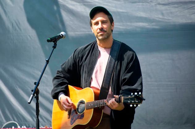 Max Giesinger live bei einem Konzert beim Howege Tierpark-Fest im Tierpark Berlin. Berlin, 05.07.2026 *** Max Giesinger performing live at a concert during the Howege Zoo Festival at the Berlin Zoo, Berlin, July 5, 2026 Foto:xC.xBehringx xFuturexImagex giesinger_6703
