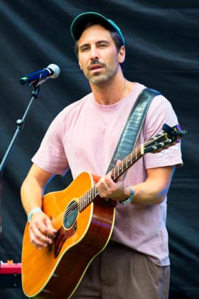 Max Giesinger live bei einem Konzert beim Howege Tierpark-Fest im Tierpark Berlin. Berlin, 05.07.2026 *** Max Giesinger performing live at a concert during the Howege Zoo Festival at the Berlin Zoo, Berlin, July 5, 2026 Foto:xC.xBehringx xFuturexImagex giesinger_6708