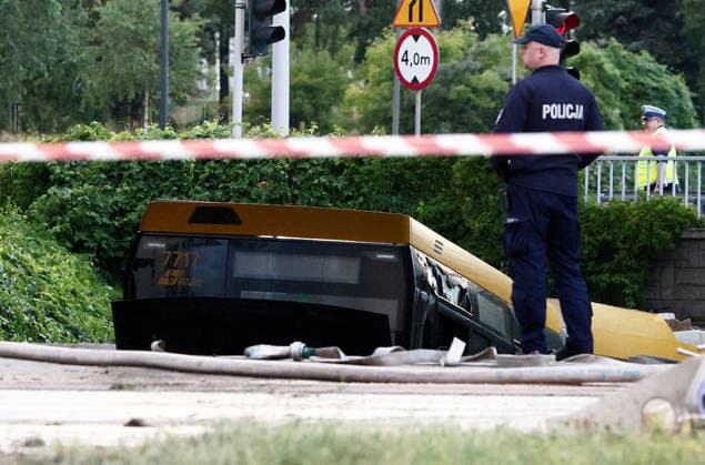 Serious bus accident in Warsaw Photo: Dawid Wolski East News, Several people have been injured after a public bus crashed into an underpass at a railway station in Poland?s capital, Warsaw, on evening 5th July 2026. The bus collided with a tram and then drove towards the roundabout, damaging multiple cars along the way before entering the underpass. EN_01680447_0020 