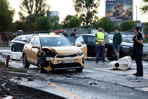 Serious bus accident in Warsaw Photo: Dawid Wolski East News, Several people have been injured after a public bus crashed into an underpass at a railway station in Poland?s capital, Warsaw, on evening 5th July 2026. The bus collided with a tram and then drove towards the roundabout, damaging multiple cars along the way before entering the underpass. EN_01680447_0026 