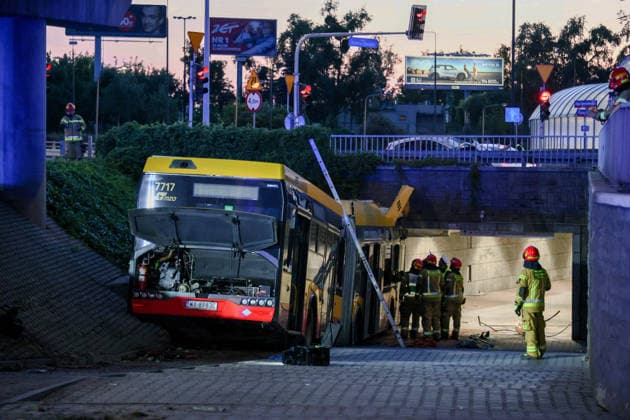Serious bus accident in Warsaw Photo: Dawid Wolski East News, Several people have been injured after a public bus crashed into an underpass at a railway station in Poland?s capital, Warsaw, on evening 5th July 2026. The bus collided with a tram and then drove towards the roundabout, damaging multiple cars along the way before entering the underpass. EN_01680447_0043 