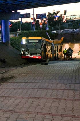 Serious bus accident in Warsaw Photo: Dawid Wolski East News, Several people have been injured after a public bus crashed into an underpass at a railway station in Poland?s capital, Warsaw, on evening 5th July 2026. The bus collided with a tram and then drove towards the roundabout, damaging multiple cars along the way before entering the underpass. EN_01680447_0048 