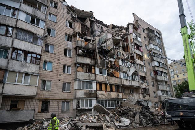 Russian attack on Kyiv leaves 10 dead KYIV, UKRAINE - JULY 06: A view at the residential building damaged during the Russian attack In Kyiv, Ukraine, on July 06, 2026. Stringer Anadolu Kyiv Ukraine. Editorial use only. Please get in touch for any other usage.  Copyright: x2026xAnadoluxStringerx