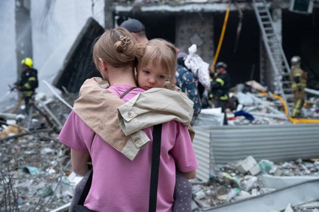 Russian attack on Kyiv leaves 10 dead KYIV, UKRAINE - JULY 06: A girl hold to her mother near the residential building damaged during the Russian attack In Kyiv, Ukraine, on July 06, 2026. Stringer Anadolu Kyiv Ukraine. Editorial use only. Please get in touch for any other usage.  Copyright: x2026xAnadoluxStringerx