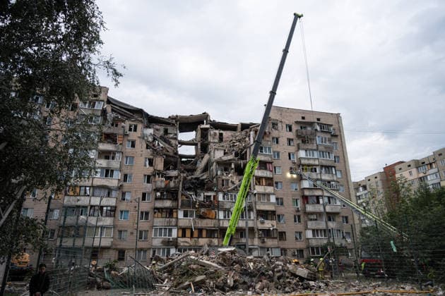 Russian attack on Kyiv leaves 10 dead KYIV, UKRAINE - JULY 06: A view at the residential building damaged during the Russian attack In Kyiv, Ukraine, on July 06, 2026. Stringer Anadolu Kyiv Ukraine. Editorial use only. Please get in touch for any other usage.  Copyright: x2026xAnadoluxStringerx