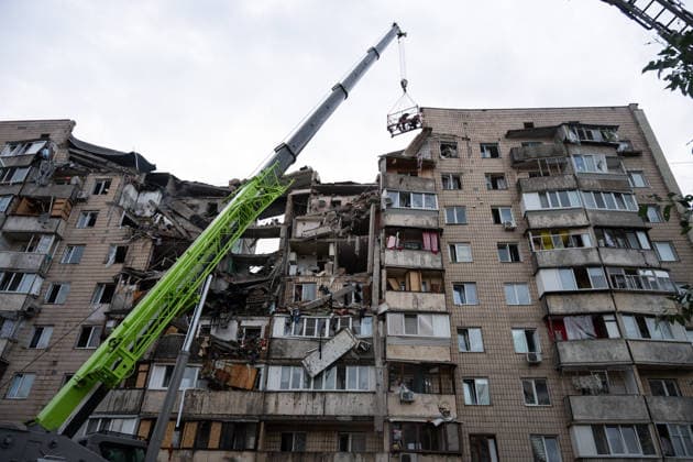 Russian attack on Kyiv leaves 10 dead KYIV, UKRAINE - JULY 06: A view at the residential building damaged during the Russian attack In Kyiv, Ukraine, on July 06, 2026. Stringer Anadolu Kyiv Ukraine. Editorial use only. Please get in touch for any other usage.  Copyright: x2026xAnadoluxStringerx