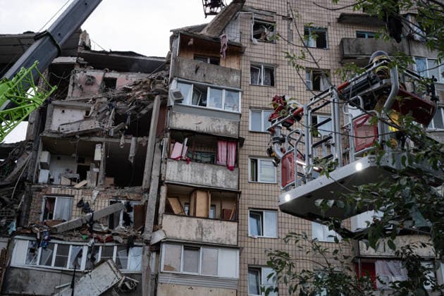 Russian attack on Kyiv leaves 10 dead KYIV, UKRAINE - JULY 06: A view at the residential building damaged during the Russian attack In Kyiv, Ukraine, on July 06, 2026. Stringer Anadolu Kyiv Ukraine. Editorial use only. Please get in touch for any other usage.  Copyright: x2026xAnadoluxStringerx