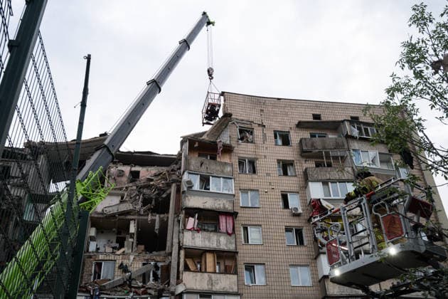 Russian attack on Kyiv leaves 10 dead KYIV, UKRAINE - JULY 06: A view at the residential building damaged during the Russian attack In Kyiv, Ukraine, on July 06, 2026. Stringer Anadolu Kyiv Ukraine. Editorial use only. Please get in touch for any other usage.  Copyright: x2026xAnadoluxStringerx
