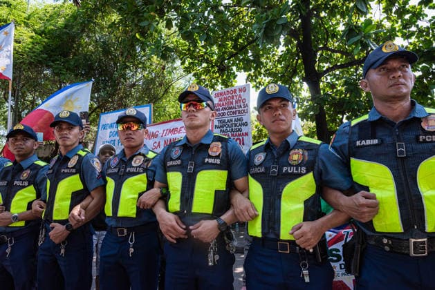 July 6, 2026, Quezon City, Quezon, Philippines: Police officers block the supporters of the Vice President from getting near the opposing crowd. Quezon City Philippines  - ZUMAy102 20260706_zip_y102_018 Copyright: xKenosisxYapx