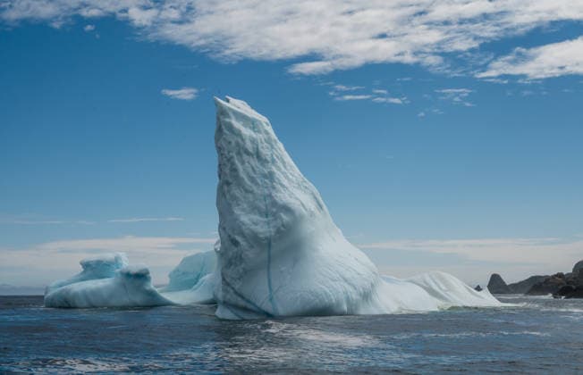Creative Highlights World Majestic iceberg floats in the ocean on a sunny day in Newfoundland Twillingate, Newfoundland and Labrador, Canada CR_DOHO260701B-2072561-01