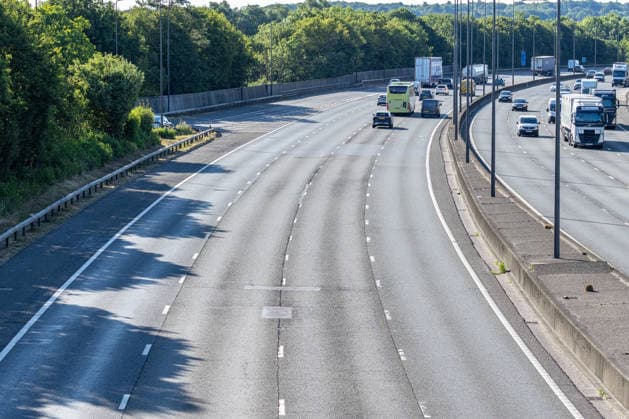 July 6, 2026, Leatherhead, UK: Surrey, UK. A very quiet looking M25 at Leatherhead, Surrey during rush hour this morning as millions of fans stayed up till past 4am to see England beat Mexico 3-2 at the Azteca Stadium in Mexico City. The thrilling World Cup match kept fans on the edge of their seats as Jude Bellingham scored twice and Harry Kane delivered a penalty shot to secured a place in the quarterfinals against Norway. Leatherhead UK  - ZUMAl94_ 20260706_zaf_l94_001 Copyright: xAlexxLentatix