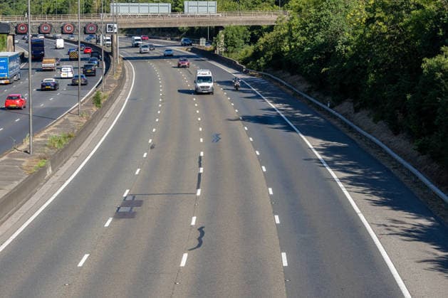 July 6, 2026, Leatherhead, UK: Surrey, UK. A very quiet looking M25 at Leatherhead, Surrey during rush hour this morning as millions of fans stayed up till past 4am to see England beat Mexico 3-2 at the Azteca Stadium in Mexico City. The thrilling World Cup match kept fans on the edge of their seats as Jude Bellingham scored twice and Harry Kane delivered a penalty shot to secured a place in the quarterfinals against Norway. Leatherhead UK  - ZUMAl94_ 20260706_zaf_l94_002 Copyright: xAlexxLentatix