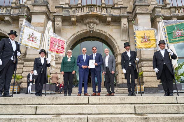 Falk Stegmann, Celina Hoch, Sabine Tegtmeyer-Dette, Belit Onay, Olaf Lies, Volker Kluwe, Leon Hakemeyer und Nils Burkhardt vor dem Schützenausmarsch zum 497. Schützenfest am Neuen Rathaus. Hannover, 05.07.2026 *** Falk Stegmann, Celina Hoch, Sabine Tegtmeyer Dette, Belit Onay, Olaf Lies, Volker Kluwe, Leon Hakemeyer, and Nils Burkhardt in front of the marksmen’s parade at the 497th Schützenfest at the New City Hall in Hanover, July 5, 2026 Foto:xU.xStammx xFuturexImagex schuetzenausmarsch_6703