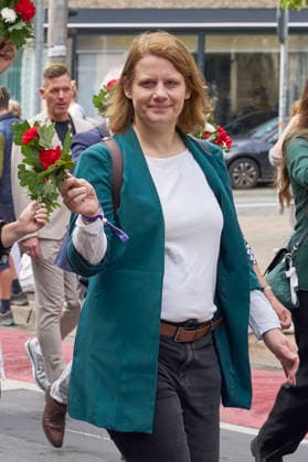 Julia Willie Hamburg beim Schützenausmarsch zum 497. Schützenfest in der Innenstadt. Hannover, 05.07.2026 *** Julia Willie Hamburg at the marksmen s parade for the 497th Schützenfest in downtown Hanover, July 5, 2026 Foto:xU.xStammx xFuturexImagex schuetzenausmarsch_6711