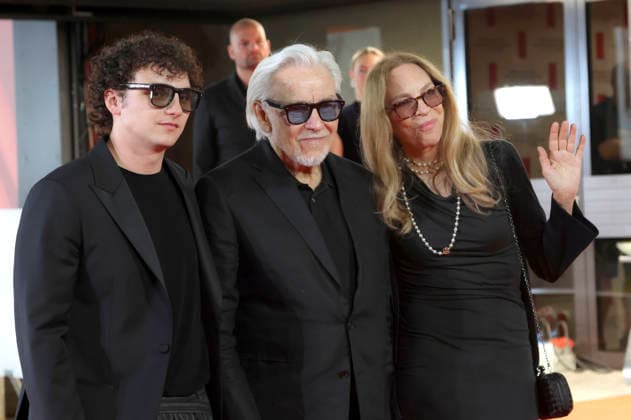 Roman Keitel, Harvey Keitel und Daphna Kastner beim Special Screening Mean Streets Hexenkessel auf dem 60. Internationalen Filmfestival Karlovy Vary 2026 in der Grand Hall im Festival Hotel Thermal. Karlsbad, 05.07.2026 *** Roman Keitel, Harvey Keitel, and Daphna Kastner at the special screening of *Mean Streets: Hexenkessel* at the 60th Karlovy Vary International Film Festival in 2026, held in the Grand Hall of the Festival Hotel Thermal in Karlsbad, July 5, 2026 Foto:xB.xThomasx xFuturexImagex keitel_6705