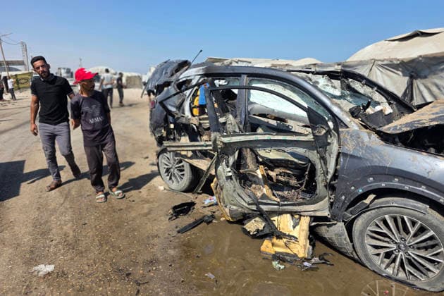 Palestinians inspect the damage caused by an Israeli airstrike on a vehicle near a camp for displaced people in Khan Younis Palestinians inspect the damage caused by an Israeli airstrike on a vehicle near a camp for displaced people in Khan Younis, southern Gaza Strip, on July 6, 2026. According to medical sources, the Israeli airstrike killed one person and injured 15 others. Photo by Tariq Mohammad APA Images Khan Yunis Gaza Strip Palestinian Territory 060726_Khan_Yunis_TM_00(9) Copyright: xapaimagesxTariqxMohammad xapaimagesx