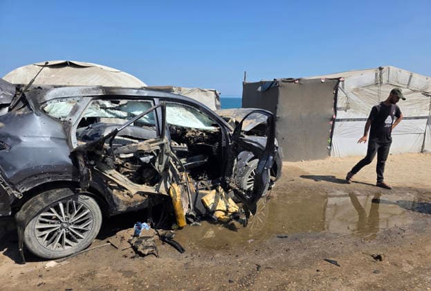 Palestinians inspect the damage caused by an Israeli airstrike on a vehicle near a camp for displaced people in Khan Younis Palestinians inspect the damage caused by an Israeli airstrike on a vehicle near a camp for displaced people in Khan Younis, southern Gaza Strip, on July 6, 2026. According to medical sources, the Israeli airstrike killed one person and injured 15 others. Photo by Tariq Mohammad APA Images Khan Yunis Gaza Strip Palestinian Territory 060726_Khan_Yunis_TM_00(2) Copyright: xapaimagesxTariqxMohammad xapaimagesx