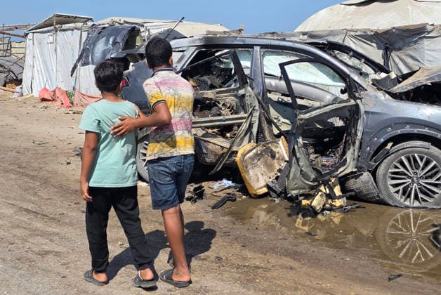 Palestinians inspect the damage caused by an Israeli airstrike on a vehicle near a camp for displaced people in Khan Younis Palestinians inspect the damage caused by an Israeli airstrike on a vehicle near a camp for displaced people in Khan Younis, southern Gaza Strip, on July 6, 2026. According to medical sources, the Israeli airstrike killed one person and injured 15 others. Photo by Tariq Mohammad APA Images Khan Yunis Gaza Strip Palestinian Territory 060726_Khan_Yunis_TM_00(24) Copyright: xapaimagesxTariqxMohammad xapaimagesx