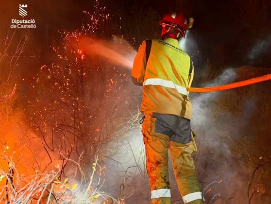 Spain continues battle against wildfires amid heatwave CASTELLON, SPAIN - JULY 06: (----EDITORIAL USE ONLY MANDATORY CREDIT - CASTELLON PROVINCIAL FIRE DEPARTMENT HANDOUT - NO MARKETING NO ADVERTISING CAMPAIGNS - DISTRIBUTED AS A SERVICE TO CLIENTS----) Firerefighters battle a wildfire near Soneja in Spain s eastern Castellon province on July 06, 2026. Hundreds of people were evacuated after the blaze spread during the country s second heat wave of the summer. Around 200 emergency personnel, 15 aircraft and Spain s Military Emergency Unit were deployed to contain the fire. Bombers Dipcas Handout Anadolu Castellon Spain. Editorial use only. Please get in touch for any other usage.  Copyright: x2026xAnadoluxBombersxDipcas Handoutx