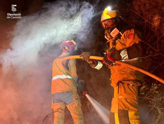 Spain continues battle against wildfires amid heatwave CASTELLON, SPAIN - JULY 06: (----EDITORIAL USE ONLY MANDATORY CREDIT - CASTELLON PROVINCIAL FIRE DEPARTMENT HANDOUT - NO MARKETING NO ADVERTISING CAMPAIGNS - DISTRIBUTED AS A SERVICE TO CLIENTS----) Firerefighters battle a wildfire near Soneja in Spain s eastern Castellon province on July 06, 2026. Hundreds of people were evacuated after the blaze spread during the country s second heat wave of the summer. Around 200 emergency personnel, 15 aircraft and Spain s Military Emergency Unit were deployed to contain the fire. Bombers Dipcas Handout Anadolu Castellon Spain. Editorial use only. Please get in touch for any other usage.  Copyright: x2026xAnadoluxBombersxDipcas Handoutx