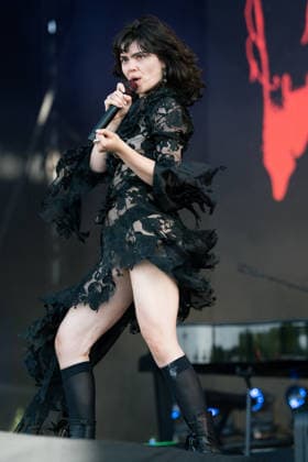 Abigail Morris At Finsbury Park - London Abigail Morris of The Last Dinner Party performs in support of Wolf Alice at Finsbury Park on July 05, 2026 in London, England. Photo by LounisPhotography ABACAPRESS.COM London United Kingdom  Copyright: xLounisPhotography ABACAx