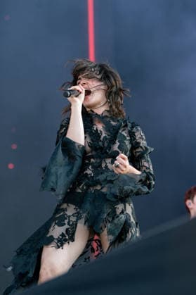 Abigail Morris At Finsbury Park - London Abigail Morris of The Last Dinner Party performs in support of Wolf Alice at Finsbury Park on July 05, 2026 in London, England. Photo by LounisPhotography ABACAPRESS.COM London United Kingdom  Copyright: xLounisPhotography ABACAx