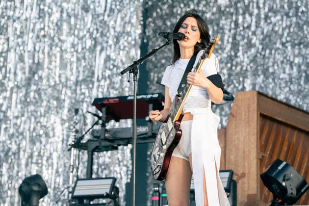 Wolf Alice Performs At Finsbury Park - London Ellie Rowsell of Wolf Alice performs at Wolf Alice at Finsbury Park on July 05, 2026 in London, England. Photo by LounisPhotography ABACAPRESS.COM London United Kingdom  Copyright: xLounisPhotography ABACAx