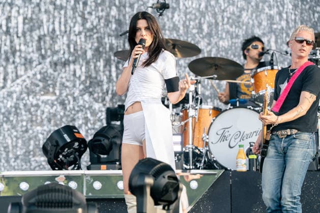 Wolf Alice Performs At Finsbury Park - London Ellie Rowsell and Theo Ellis of Wolf Alice performs at Wolf Alice at Finsbury Park on July 05, 2026 in London, England. Photo by LounisPhotography ABACAPRESS.COM London United Kingdom  Copyright: xLounisPhotography ABACAx